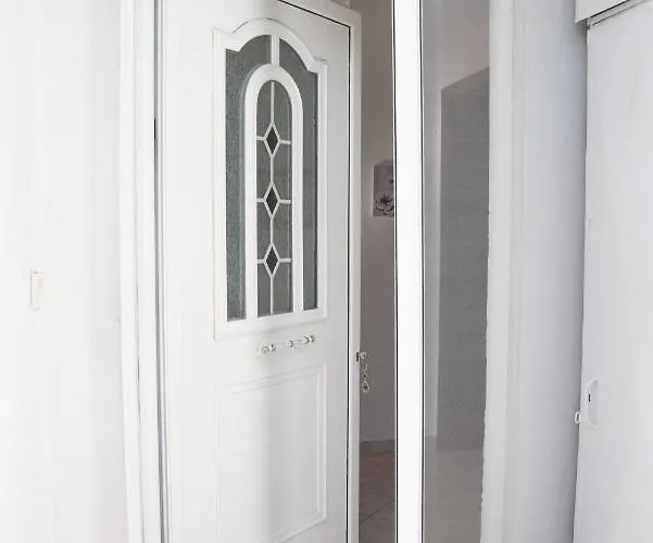 Sette Isole Countryside Retreat Near Egremni